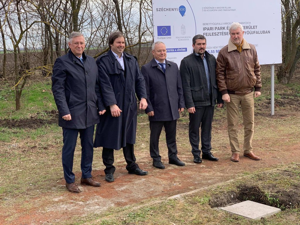 ipari par alapkőletétel 10